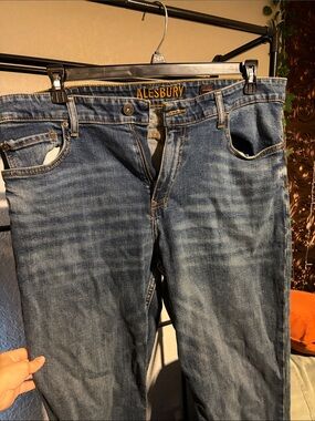 Alesbury Men's Straight Jeans in Medium Blue